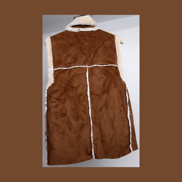 LOVE TREE Medium Faux Fur/Suede Sleeveless Jacket - Picture 3 of 8